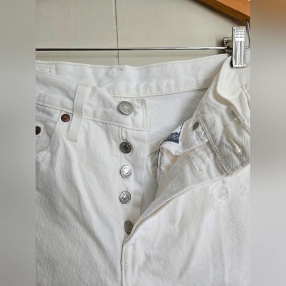 Levi's Women's White Distressed Jean Shorts-Size S - Picture 5 of 10